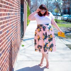 beautiful-real-women:  Plus Size Blogger Style Plus Curves in Plus Size Floral Skirt from Asos Curve