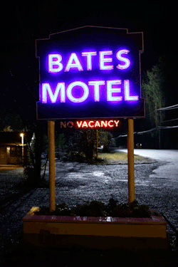 midnightinparis:  vacancy at the Bates Motel
