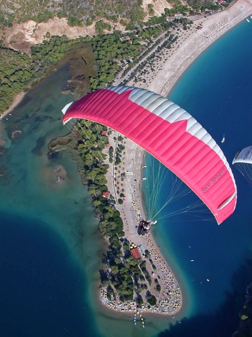 Fonte : www. pixabay.com - paragliding