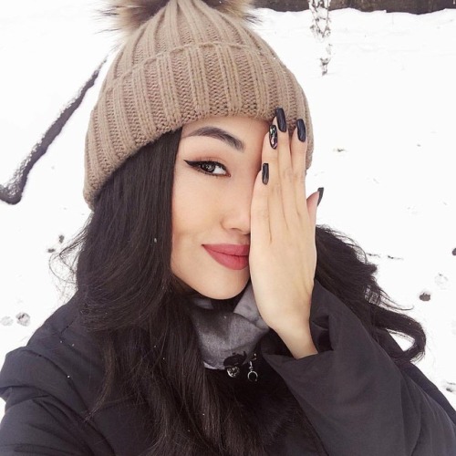 prettyasiangirls2u: Asian girl out in the cold, in whistler. ID:856023 #asianbabes –&gt;&a