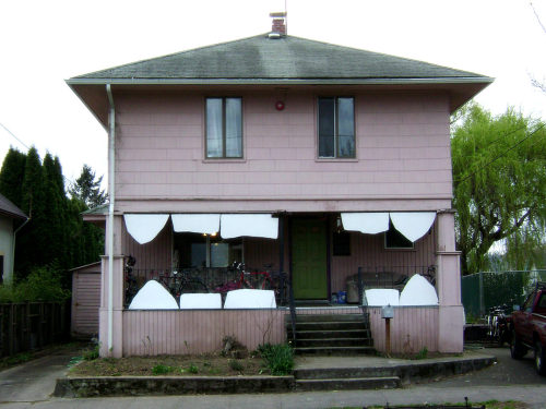 evilbuildingsblog:  This is your house on meth