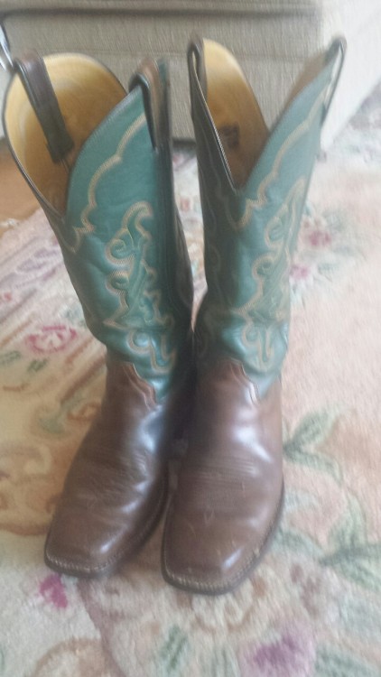 justintony:Some handmade Luskey square toe cowboyboots. Perfect fit … 