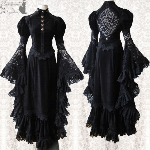 New gown in black with metal detailing and a lace back with chains and roses ^^For all about my desi