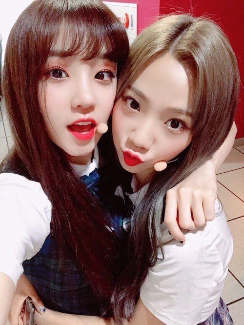 [TRANS] 180908 Yeoreum’s Twitter Update내친구 우기랑 즐거운 대기시간With my friend, Yuqi An enjoyable waiti