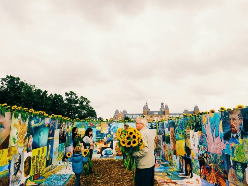floyel:Van Gogh Museum (Amsterdam) today, surrounded by a maze of 125,000 sunflowers where everyone 