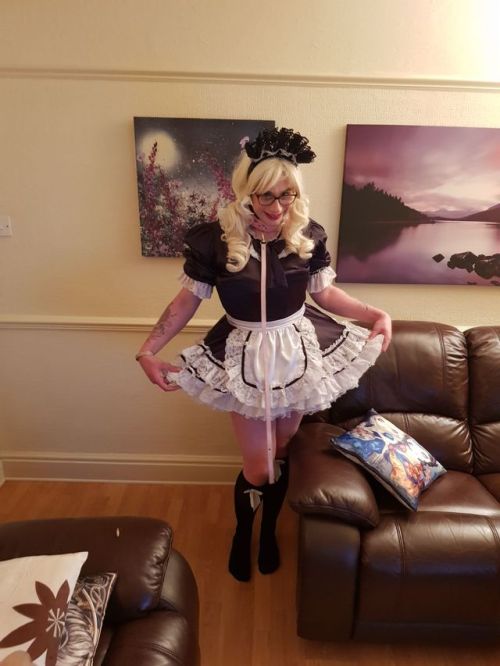 lockedinpinkandsatin: Sophie makes such a pretty maid.  Mistress Bambi.