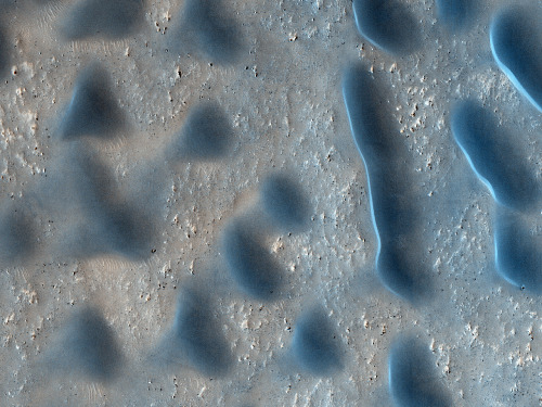 beautifulmars: Moreux Crater Sand Dune Changes