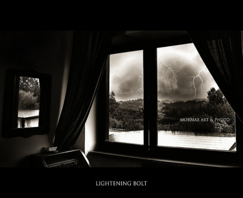 xjuliabell:  Lightening Bolt by morMax art & photo on Flickr.Great :)