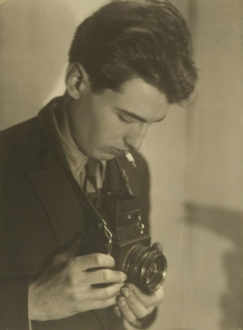 kvetchlandia:Germaine Krull     Photographer Eli Lotar, Paris     1931