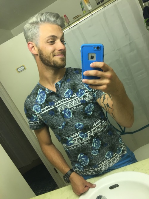 age-of-tyrants:  diverguy07:  So I changed my hair today ‍♂️  OMG cutie!!!