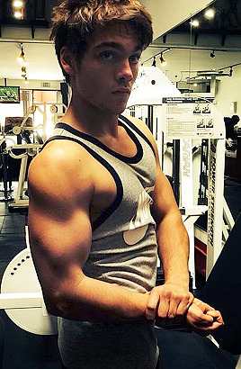 zacefronsbf:  Dylan Sprayberry + flexing