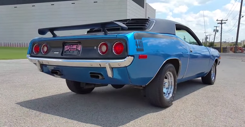 hotamericancars:  Clean 1972 Plymouth Barracuda 440 Flexing Muscle  WATCH HERE: http://hot-cars.org/2015/06/20/awesome-1972-plymouth-barracuda-440-in-action/