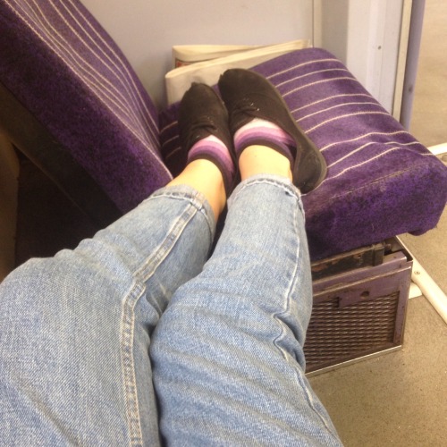 peachysiu:  Lil train journey today + my socks matched the seats!!!