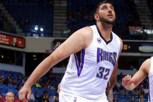 It’s OFFICIAL! Sim Bhullar is set to sign with the Sacramento Kings, and will be the first Indian NB