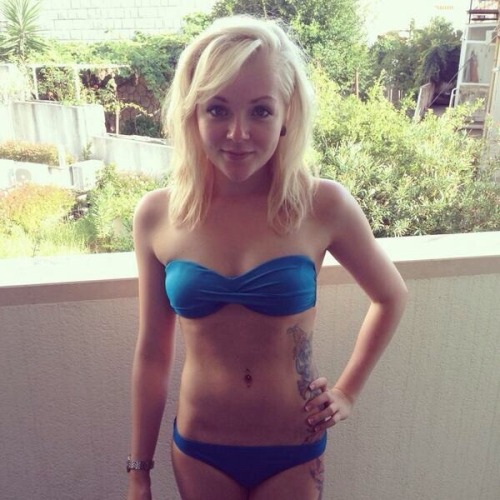 titties–and–asses:  Attractive sluts.