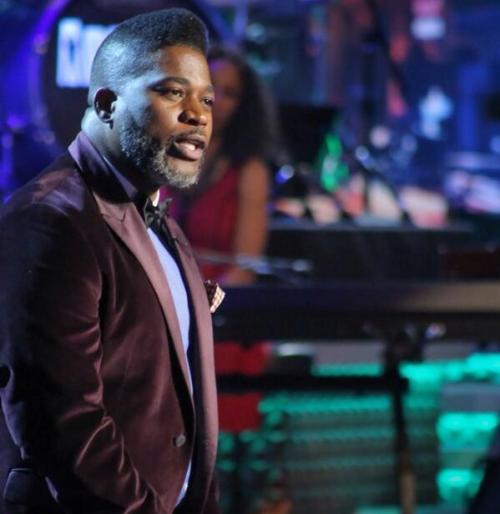 ieshatacos:  trillaryclinton:  dablackranger:  kingjaffejoffer:  David Banner’s hair tho…  This nigga got a country-fried pompadour.  lmao  LMFAO 
