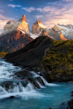 sundxwn:  The Cascade Flow by Greg Boratyn