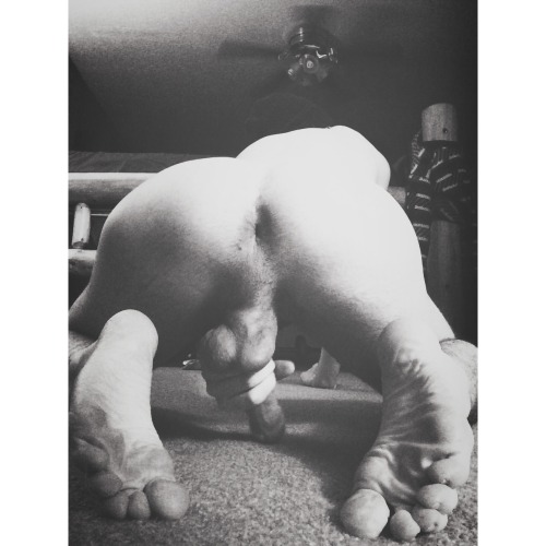 charliespornblog:Here are some pics of my hole ;)