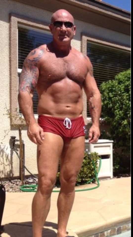 HOMENS MADUROS E SUNGAS / MATURE MEN AND SWIMWEAR