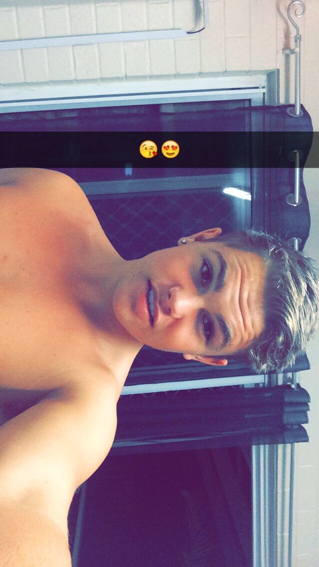 motdrobert2:  I love str8 boy snap chats!   Follow me for Hot Guys, Str8 Kiks, Str8