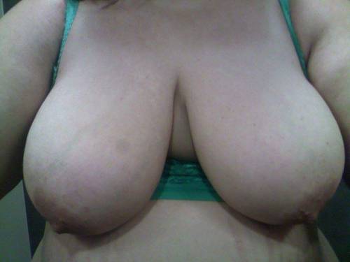bbwsrock:  needalittleconfidence:  Tried this on at the store the other day..      (via TumbleOn)