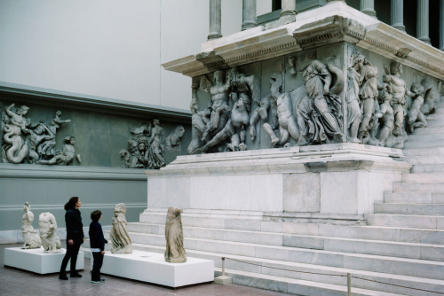 Porn suivra:  Pergamon Museum 6, 1996, Thomas photos