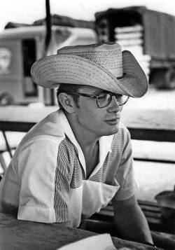 superbestiario:  James dean 