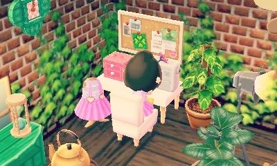 caseycrossing:  I turned my upstairs room into a messy art studio!  