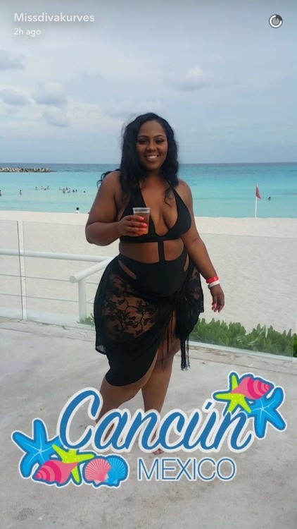 voluptuous-karla: Girls in this $ex app are obligated to have at least 3 nud3s in their profile. Che