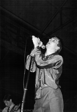 postpunkyboy:    Joy Division  ÷   Futurama One Festival, Queen’s Hall, Leeds 1979 © Kevin Cummins 