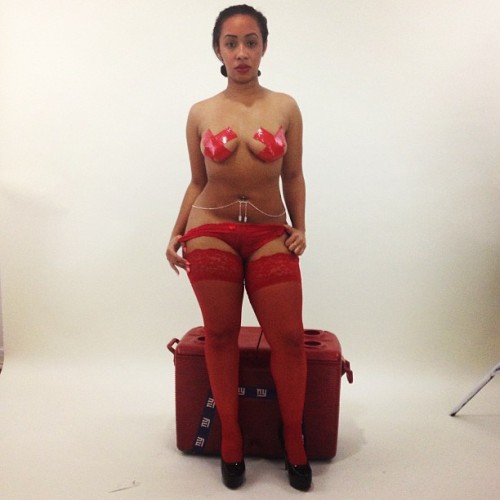 redkushkissess:  Her body is everything but her face is 🙅
