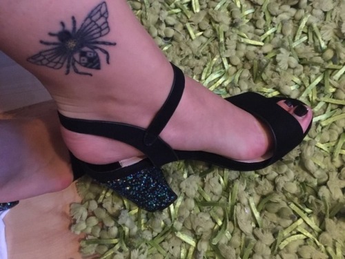 naughtycouple01: L bought these sexy heels to show off her gorgeous feet and pretty tattoo!