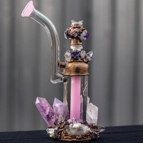 highlyglamorous:  envyglass:  “Pink Panther” #envy #envyglassdesigns Back by popular demand.   Tag your favorite shops to get Envy Glass.  Follow @EnvyGlassStudios   need