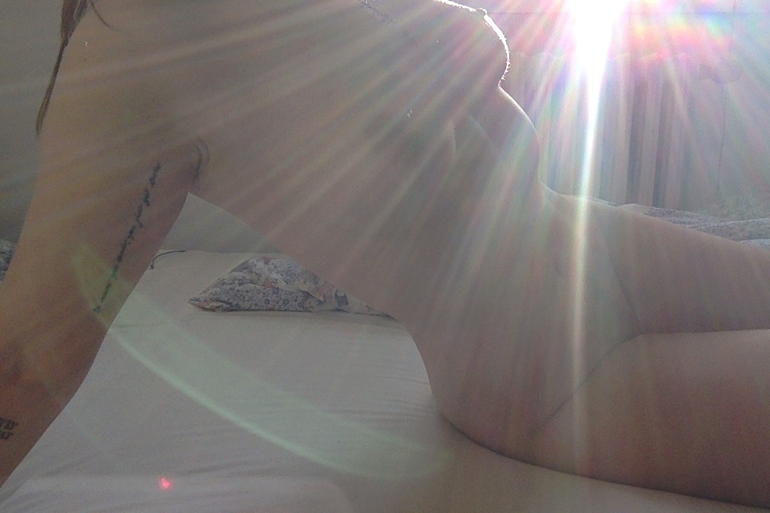 When I woke up to the sunlight on my skin, I simply had to take some photos of myself.