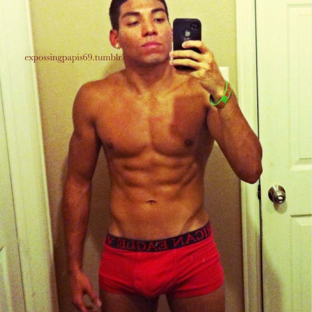 expossingpapis69:  www.expossingpapis69.tumblr.com  Damn this str8 boy is just to