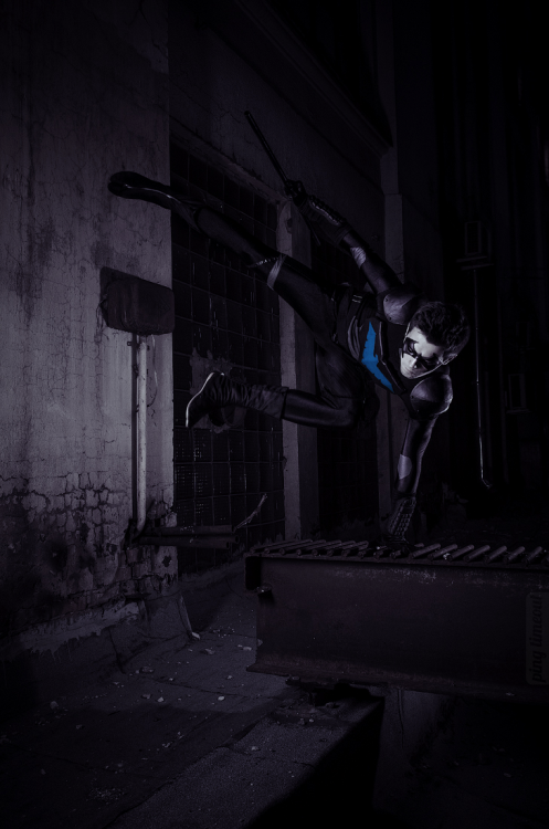 kaciart:  christopherjonesart:  cosplayblog:  Nightwing from Young Justice  Cosplayer: Grayson Fin [TM | DA | TW | VK]  Photographer: Ping Timeout [TM | DA | TW | FL]    FABULOUS Nightwing Cosplay!!!!  HRNNNGGGGGGG 