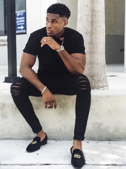 xemsays:  xemsays:  xemsays:  xemsays:  xemsays:  sexy nigerian attorney, CAESAR CHUKWUMAthis young, intelligent stud is practicing law in the very controversial area of broward county, florida. his popularity has grown tremendously over the past year
