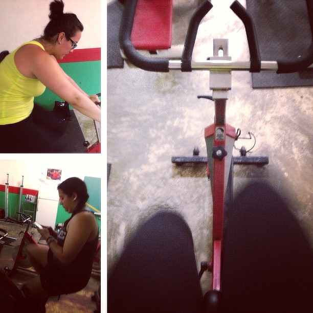 Motievaera ful cn ella.! Gym time!! @kiky0323 #gym #girl #dedication #bike #estacionaria