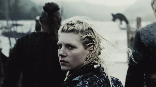 cervvo:  Lagertha weekDay 2: Favourite quote“You couldn’t kill me if you tried for a hundred years.”