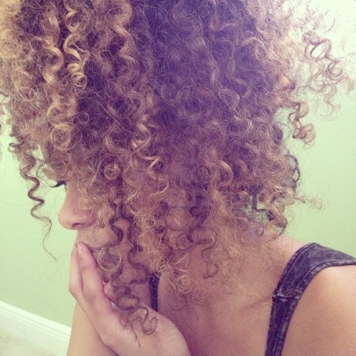 curlyhairbeautiful:  envyme_mary 