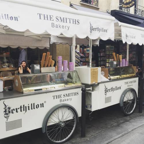 Don’t overheat today! Time to stop for a refreshing cone from Berthillon! The most famous loca