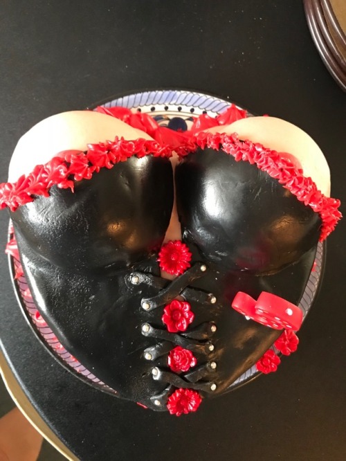 selinaminx:  kunnylingers:My boobie cake I made for my local munch. It was delish! That is very well done … - SelinaMinx