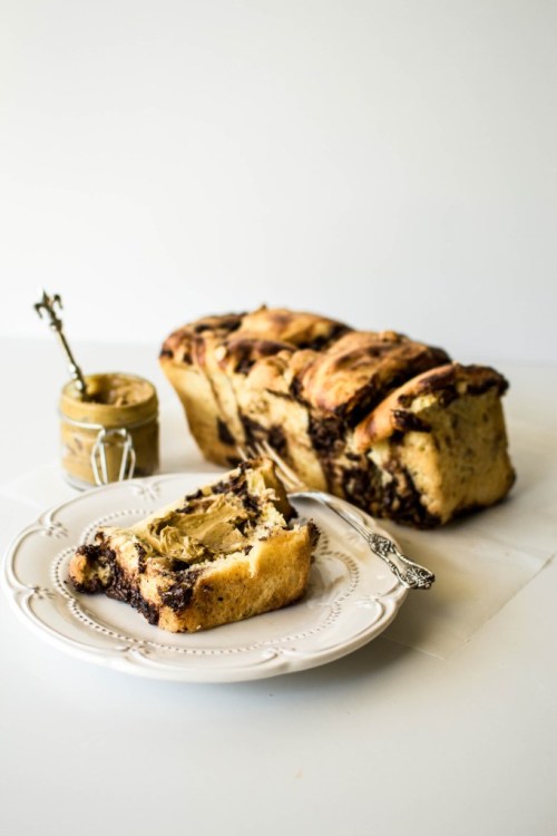 foodffs:  Chocolate and Hazelnut Pull-Apart Brioche  Really nice recipes. Every hour.     