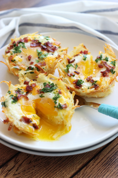 recipeseveryday: Hash Brown Egg Nests with Avocado UNF! (Universal noise of food). 