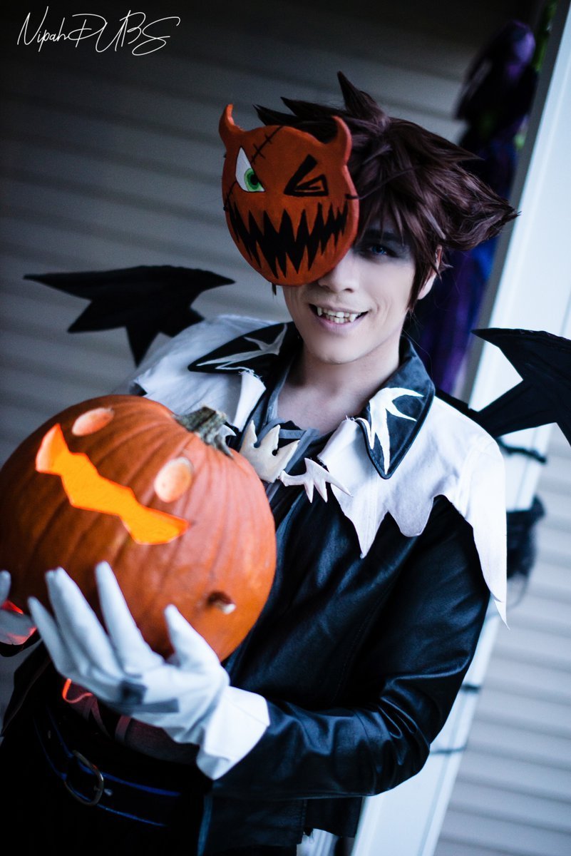 nipahdubs:  “Halloween town!”AHHHH!! So happy to show you guys these, he is finally