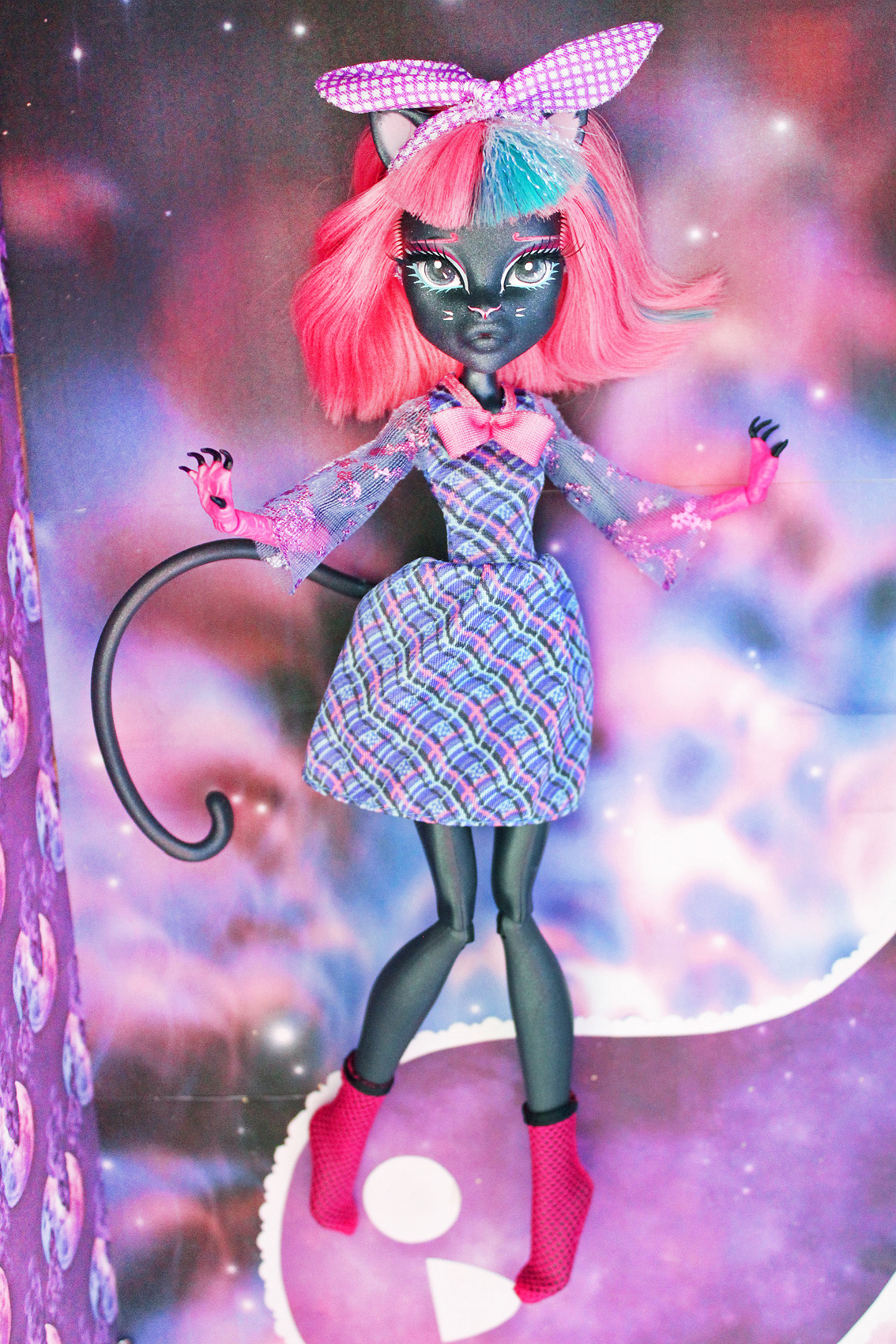 dollystrange:   Find my other dollies here!SpacecatMy tiny little baby got a repaint