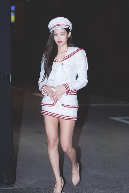 Jennie Kim in CHANEL PRE-FALL 2018