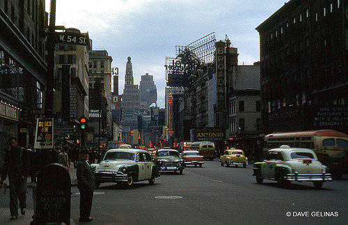 fuckyeahvintage-retro:  New York City, 1955 © Dave Gelinas