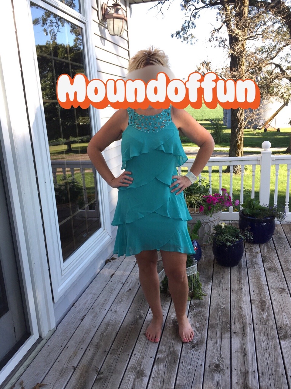 moundoffun:  My brother is getting married in December in Hawaii on the beach and