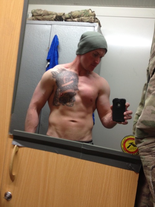 txcwbysexy:  txcwbysexy:  Sexy Military Stud  Ugh great military ass